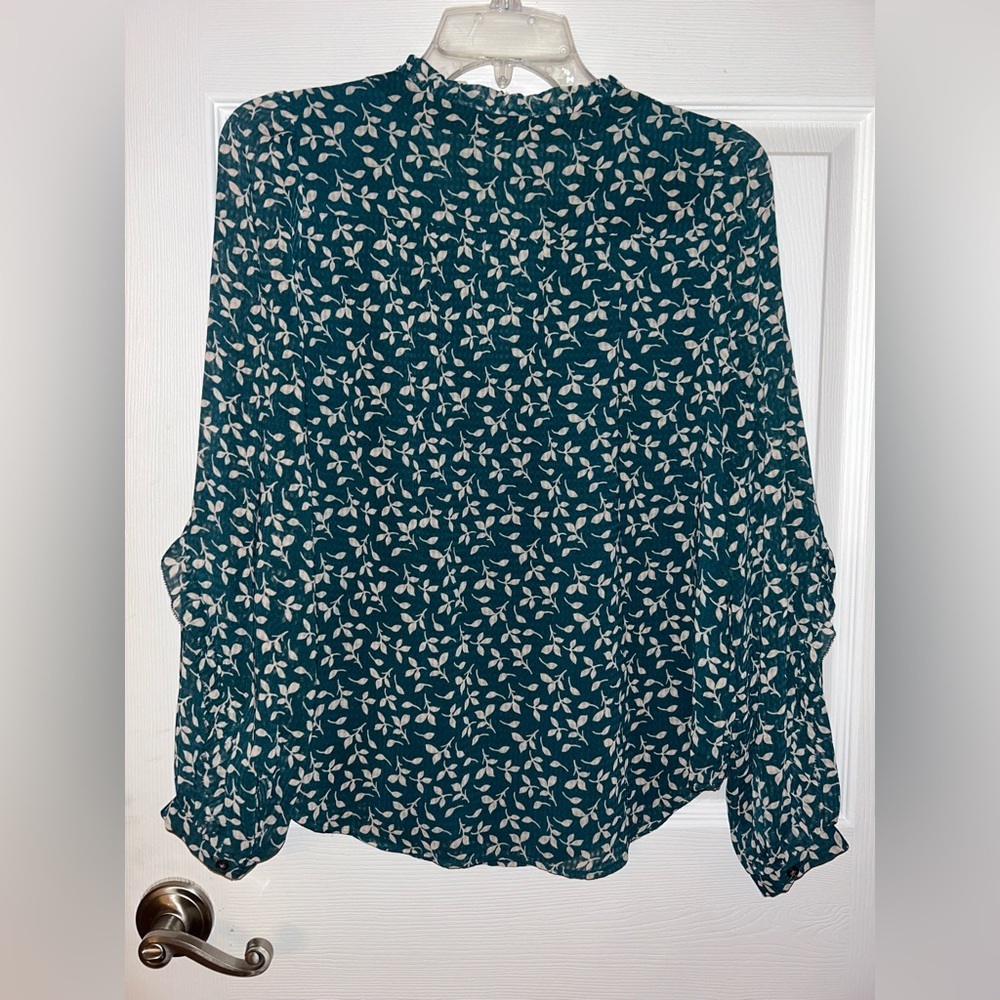 LOFT Women's Green Floral Top Medium Petite - Picture 2 of 3